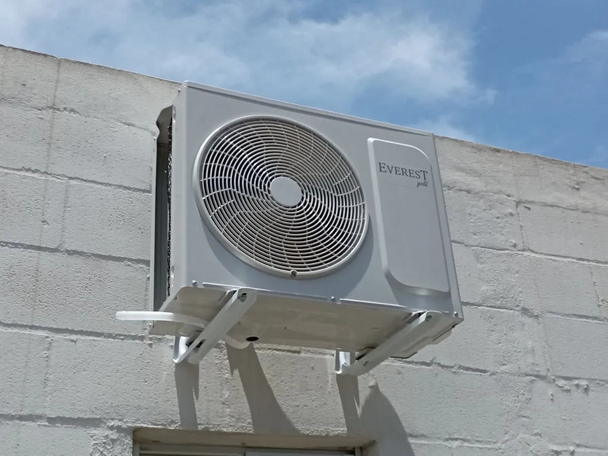 Equipo de aire acondicionado instalado